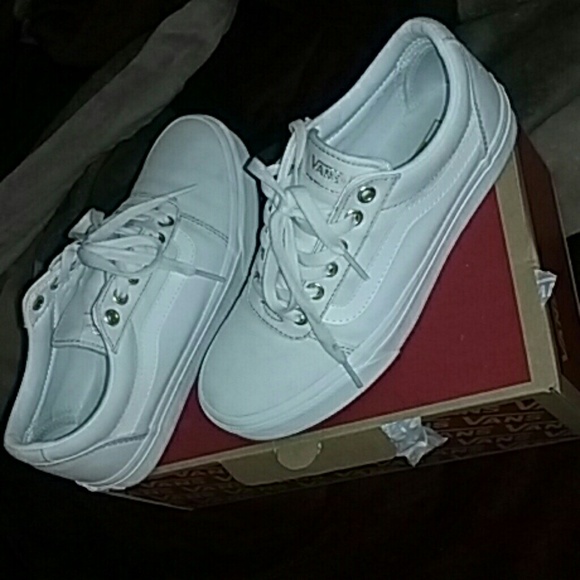 White vans - Picture 2 of 4